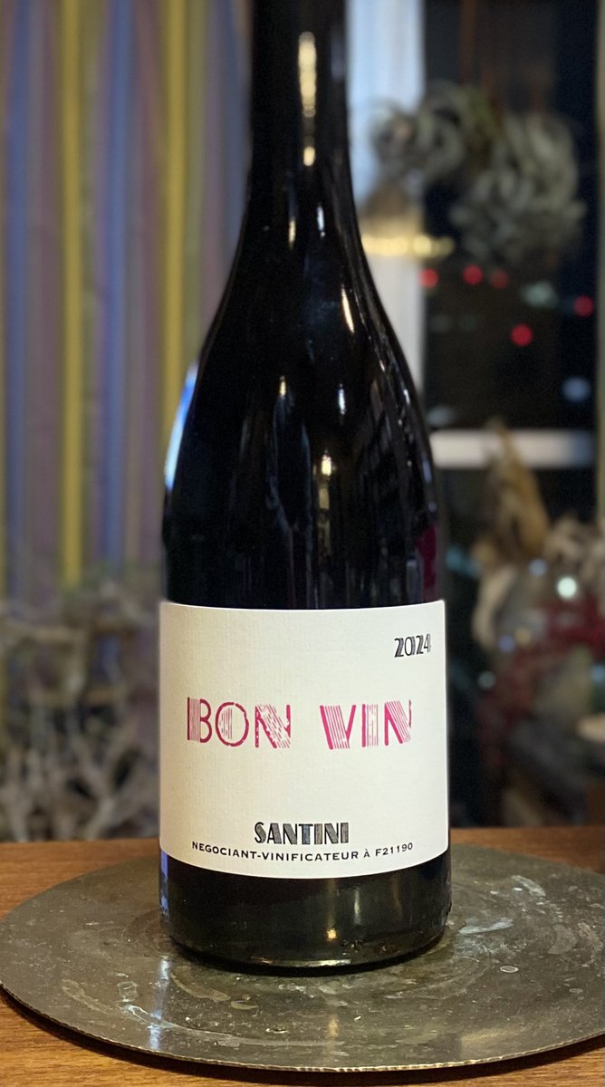 Bourgogne SANTINI COLLECTIVE  Bon Vin 2024 外観は赤みの強いルビー。香りはラズベリー、ストロベリーなど赤系果実が主体。バラ、スミレなど花。還元的。飲むと酸は高く、タンニンは少ない。軽やかでまったり、ジューシーな質感。風味にCHのニュアンスはある。品種はPinot Noir、Chardonnay、Gamay。