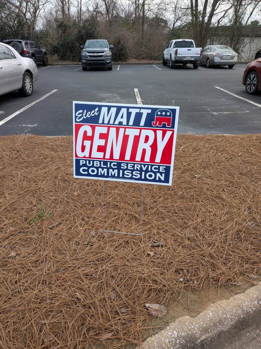 TheRichardSHolt's tweet photo. This is my favorite yard sign. It's very clear, highly visible, can be seen from a reasonable distance. https://t.co/lmRd8PVNm6