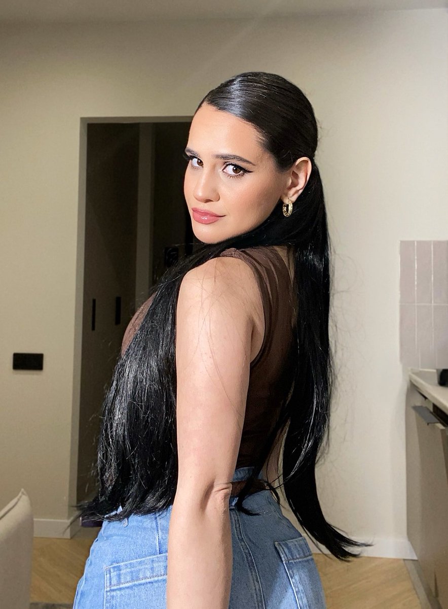 lady Kristina V tweet media