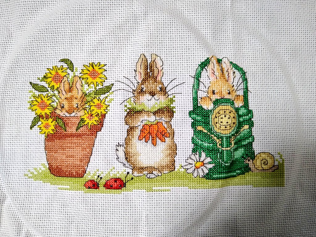miechina1020's tweet image. ３連休の真ん中日曜日はのんびりまったり過ごし、３羽めうさぎも無事完成～✨
あと２羽♪🐇🐰

#クロスステッチ   #BothyThreads