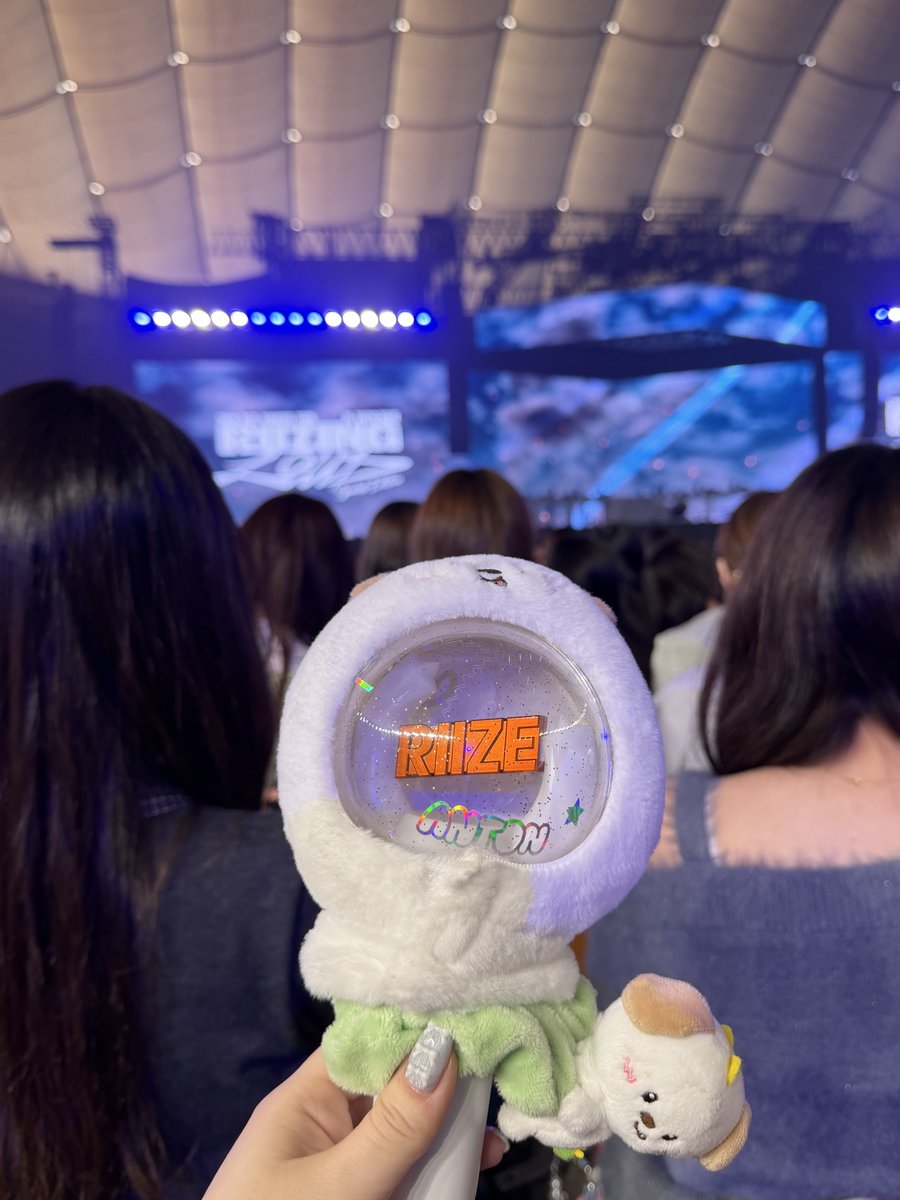 _032I_'s tweet photo. アントンがどんどん大人になっててなんだか母親の気分です。（何様）土日アプグレミニトロッコのほぼ真横だったけどアントン来なかったな~😭
みんなテンション高くて可愛かったはぴはぴ♪
ドレスコード日付間違えた人みたいになってるのは見逃して💙 https://t.co/h1kSBo9Mc7