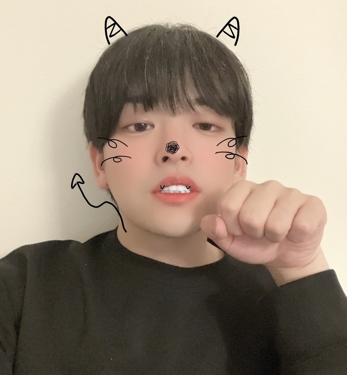 お疲れ様ですっ！

猫の日だからぁ…猫イメージです…🐈
恥ずかしいけど見てね🫣

フォロワー8000人ありがとうございます！沢山の方に見つけていただけて嬉しいです😭
もっともっと多くの方に、僕の表現をお届けできるように頑張ります🔥

いい夢を✨
おやすみなさい🌙💤