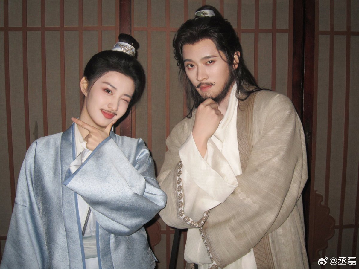 rhruf04's tweet photo. 성하체통 完

얼굴합 ㄹㅈㄷ인 드라마 
여주랑 남주 둘 다 책 속으로 들어간 드라마는 처음봣는데 그게 너무 신선햇음 그래서 재밋게 봄! 
훠궈 ㅈㄴ 먹는데 나도 껴서 같이 먹고싶엇음 하후담♡나♡유만음
아쉬웟던건 뒷심이 부족햇던거랑 남여주 더빙 
(1화 하알유 장면은 유머로 소비될 장면이 아닙니다)