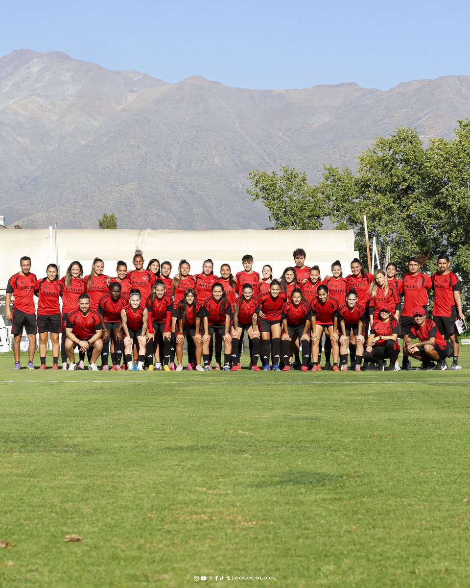 ColoColoFem's tweet photo. 𝐌𝐚́𝐬 𝐪𝐮𝐞 𝐮𝐧 𝐞𝐪𝐮𝐢𝐩𝐨, 𝐮𝐧𝐚 𝐟𝐚𝐦𝐢𝐥𝐢𝐚 🤍🖤

#VamosLasAlbas
#Historicas
#VamosPorTodo https://t.co/c26cKyMh2L