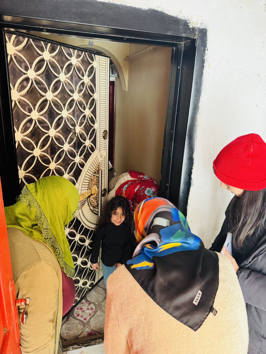 CldrnAkkadinlar's tweet photo. Gözlerimiz ışık dolu kalbimiz iman dolu avuçlarımız dua dolu olsun, ramazan ayımız hepimize mübarek olsun. İlçe Kadın Kolları Başkanımız Filiz Çınarbay ve yönetim kurulu üyeleri ile birlikte hane ziyaretleri
Gerçekleştirdiler.@AKKADINGM @zerrin_arslan https://t.co/4d9Ck78FXy