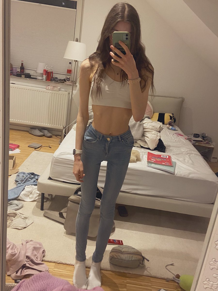 #edtwt staying at a family friend’s the next two days c; super happy! Still maintaining at 37.7kg (I’ll never get out of this hell ig)