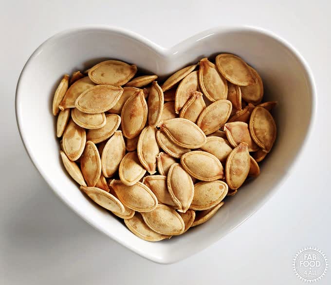FabFood4All's tweet image. This is the Best Roasted Pumpkin Seeds Recipe, as boiling and roasting make the outer shells perfectly crunchy and delicious. Use as a healthy snack or garnish for salads and soups. fabfood4all.co.uk/best-roasted-p…
#pumpkinseeds #pumpkin #leftoverpumpkin