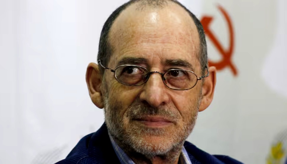 Denuncian que Galo Eidelstein dejó amarrado a medio Partido Comunista en el Ministerio de Defensa gamba.cl/2026/02/galo-e…