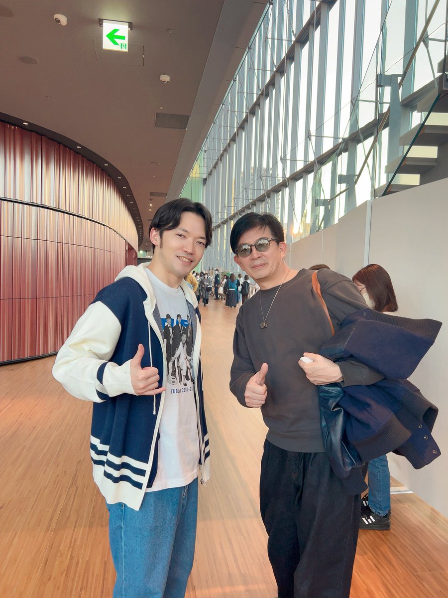 8cm_lover's tweet image. #歌謡選抜
#TUBE
SOSEKI さんとTUBEのコンサートへ行って来ました。グッズのパーカーを羽織るSOSEKI さん。