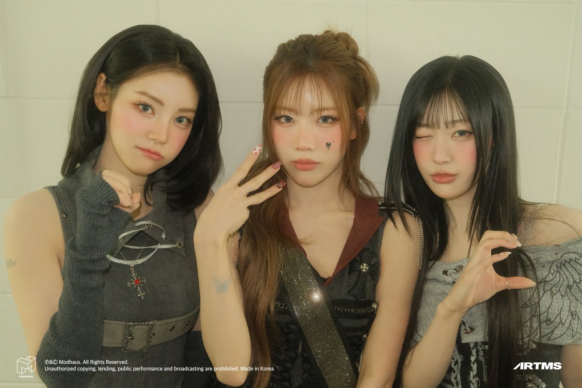 ARTMS in SEOUL photos blog 

Kimlip and jinsoul and choerry  ver. 

#아르테미스 #ARTMS #김립 #KIMLIP #최리 #CHOERRY #진솔 #JINSOUL