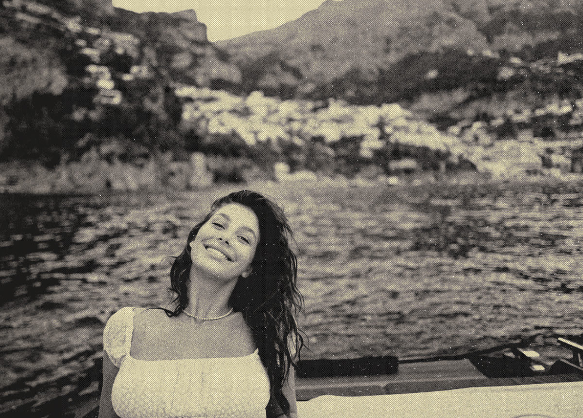 Margot’s photobook. tweet media