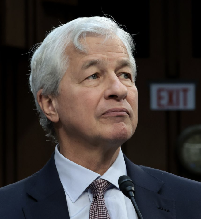 coinbureau's tweet image. 🚨JPMORGAN ADMITS: WE CLOSED TRUMP’S ACCOUNTS

JPMorgan confirmed in court it shut down Donald Trump’s private and commercial bank accounts in February 2021 after Capitol attacks.

The admission comes in Trump’s $5B lawsuit, where he claims the move was politically motivated.