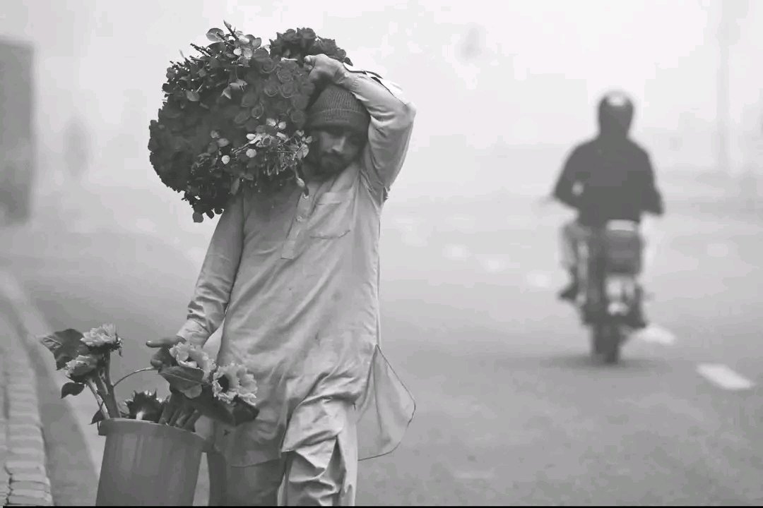 مطمعن دل چیزوں کی کمی کو بھی مکمل بنا دیتا ہے۔۔۔۔