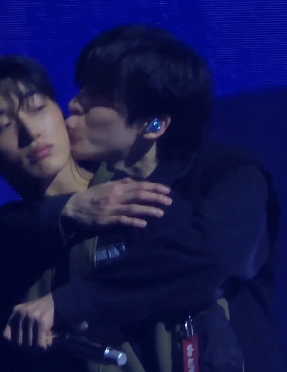 yuyusbabycat's tweet photo. Yxnho is out there kissing his boyfriend, while some of yall have boyfriends that don't even wanna help you hold your handbag cos they think it's "too gay" https://t.co/gybsqiMrLJ