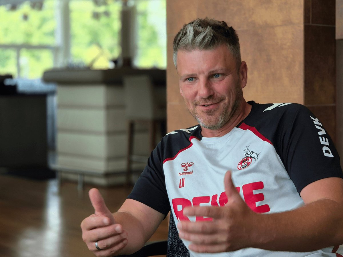 Hallo Herr Kwasniorca, vielen Dank für das Interview.
Wie geht es ihnen Privat?

„Ich würde den Moment gerne erstmal nutzen um über den Vincent Kompany zu reden. Er ist ein großer schöner Mann, ich bewundere ihn sehr. Er dürfte mir gerne mal außerhalb vom Fußball was beibringen“