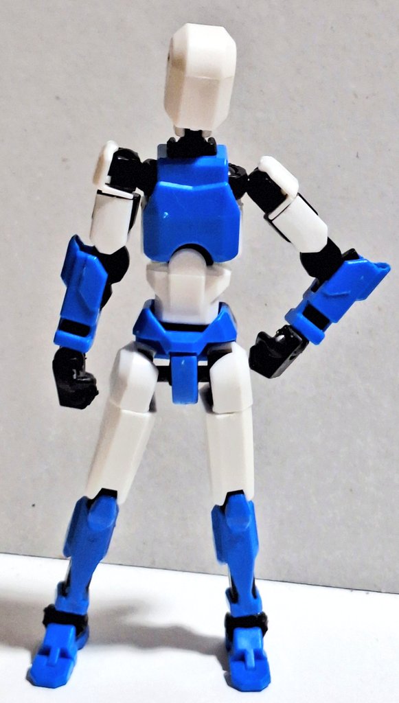 セリアの可動プラモの青と白を組み合わせてOVA版のガムっぽくしてみた