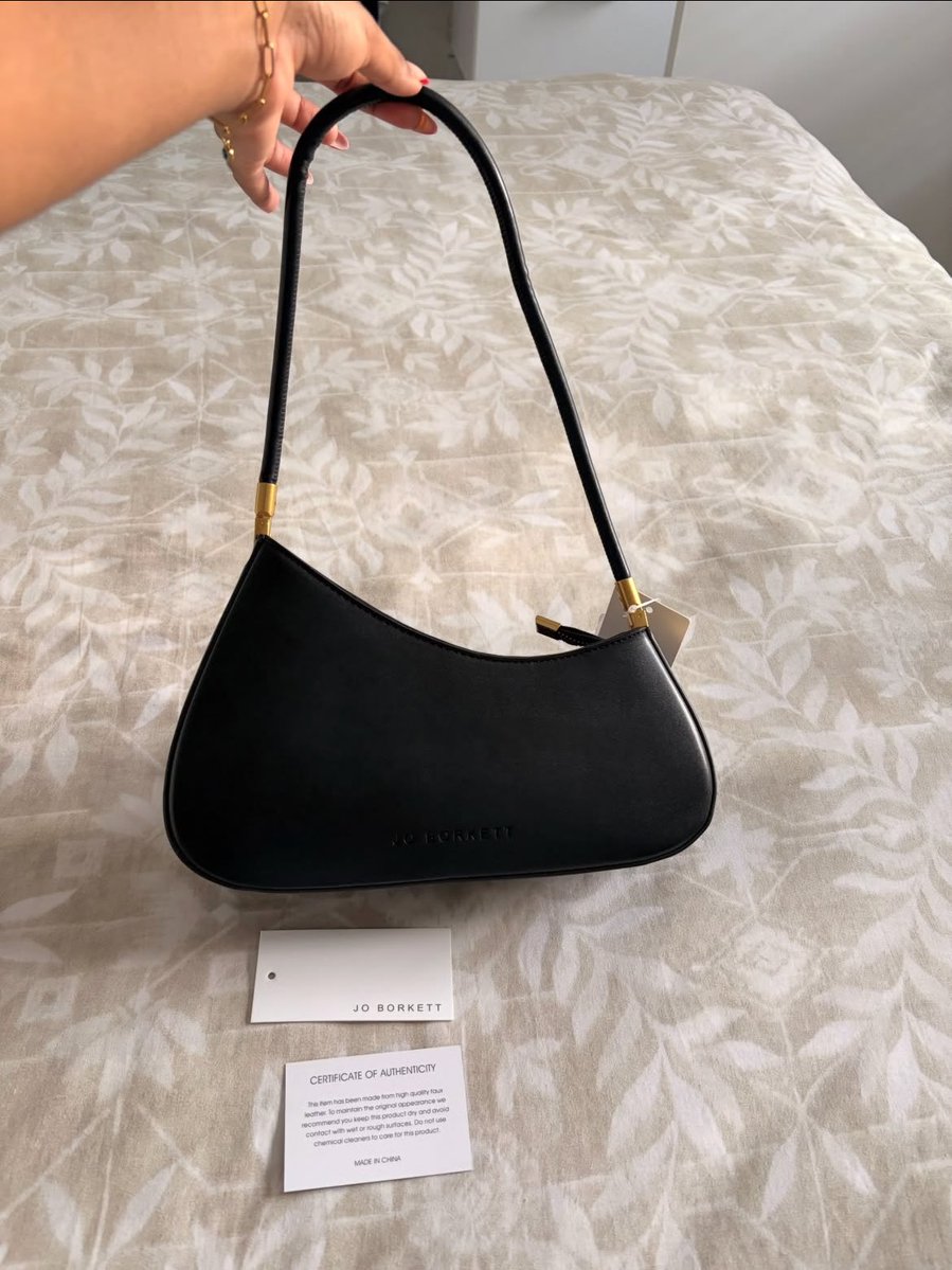 I saw this bag and I really want it 🥺