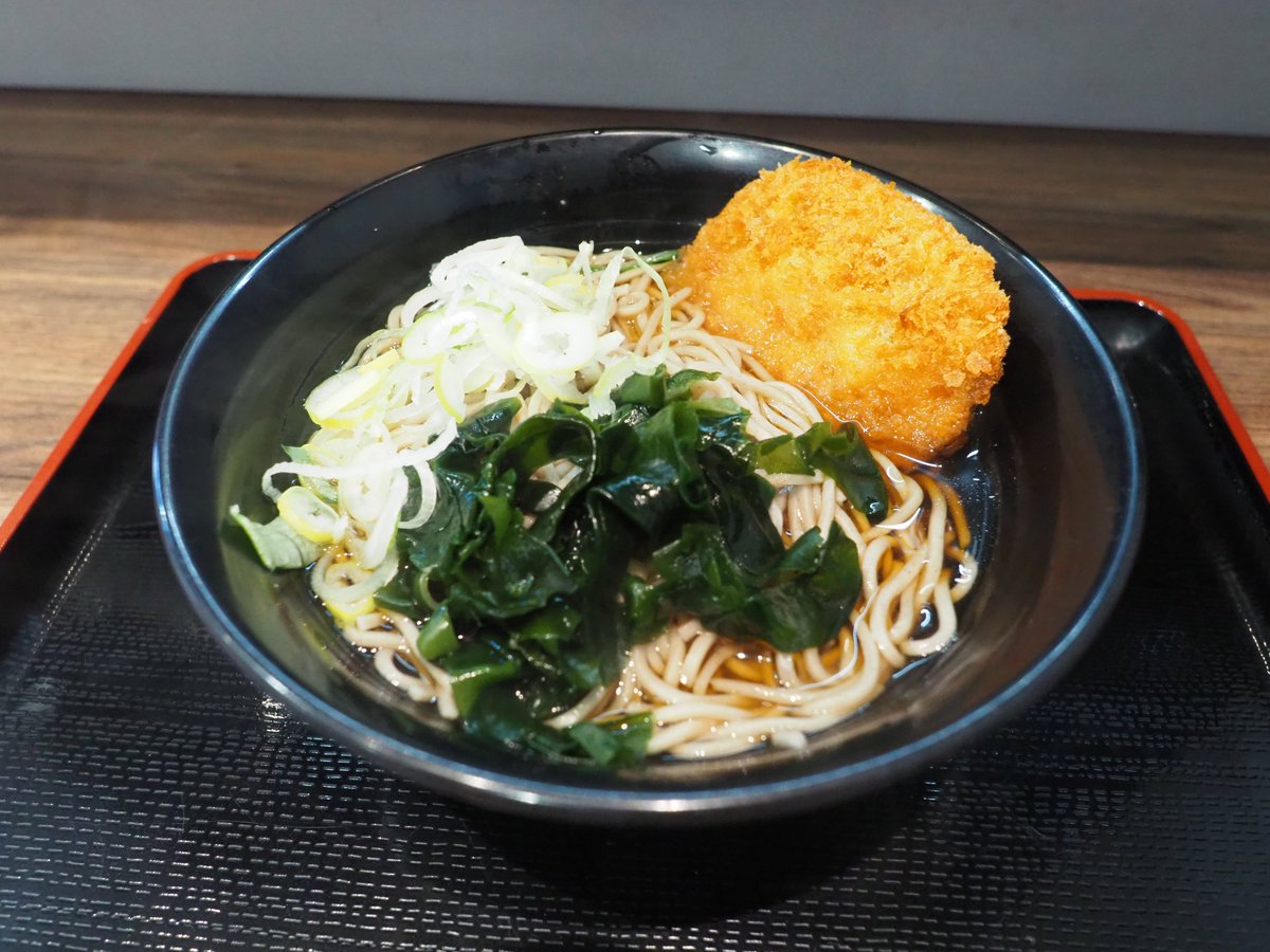 tkystyling's tweet photo. 昨日のランチは門仲の富士そばさんで
ええ、店舗限定の里芋コロッケそばですよ！
里芋のねっとした風味のコロッケ
ジャガイモのホクホクした食感とも違う美味しさ
旨いなあ♪
ご馳走様でした～
#立食いそば

店名：富士そば
場所：門仲
商品：伊予美人コロッケそば
価格：730円
内容：美人を頂くｗ https://t.co/D414t8J9To