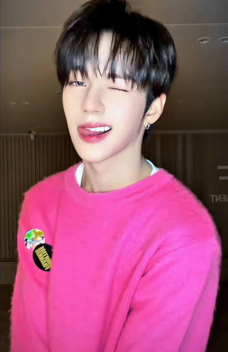 jlluvlys's tweet image. JL TIKTOK UPDATE 🌟02/22/26

You ate this up go my pretty kitty kat! 🎀🐾

🔗 vt.tiktok.com/ZSm9qF9cS/

#AHOF_JL #아홉_제이엘
#제이엘 #ジェイエル #JLGaspar