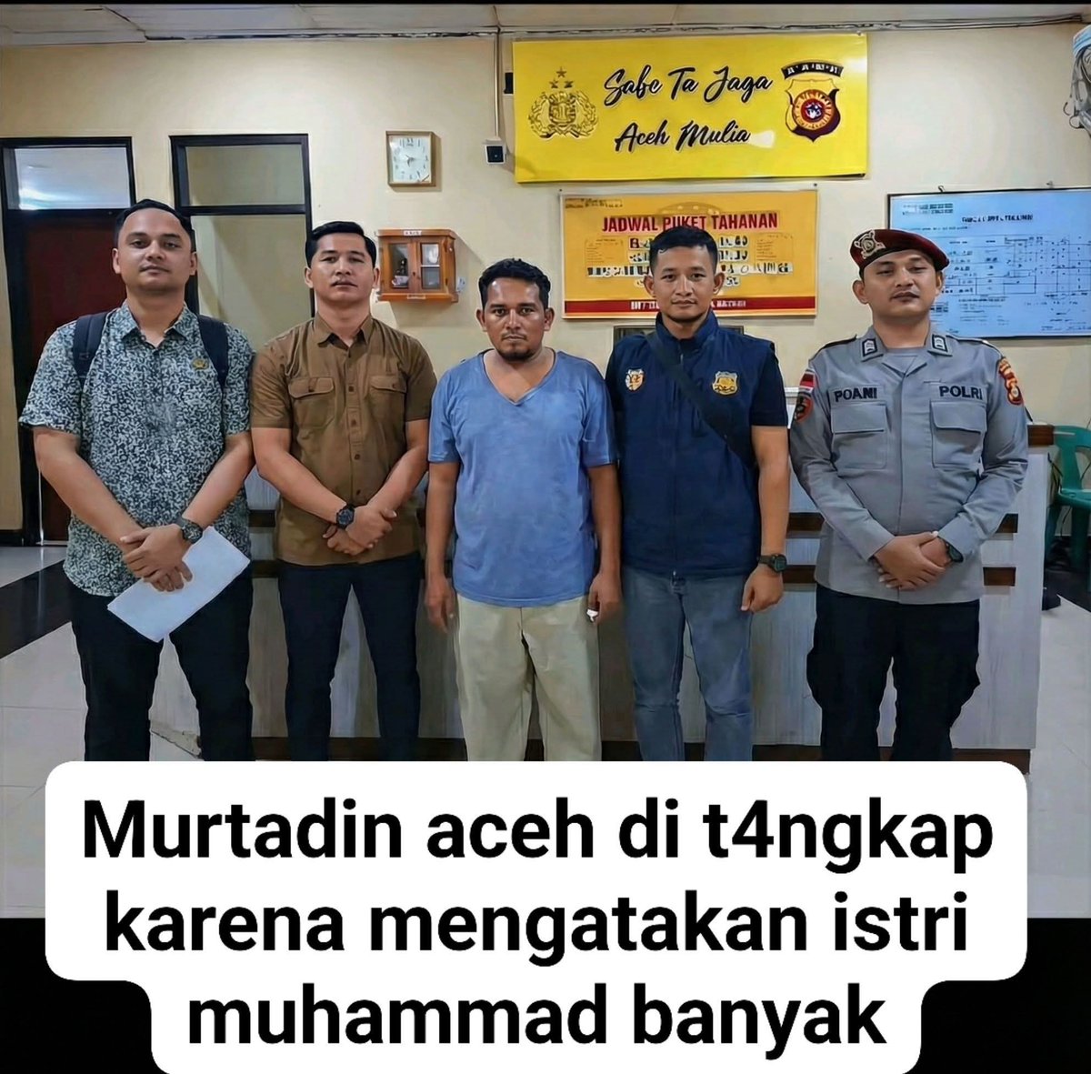 DeHoutman_iQ's tweet photo. Dia menyampaikan fakta berdasarkan Quran &amp; Hadist.

Anehnya malah dimasalahkan &amp; dianggap menista.

Mestinya Quran &amp; Hadist dilarang beredar kalo merasa ketakutan isinya diungkap.. https://t.co/uyuu08svlE