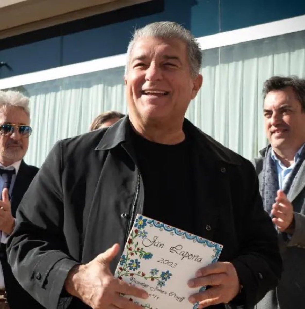 ¿El penalti a Budimir?

🗣️Laporta: “Al Real Madrid le han pitado miles de penaltis como éste.

Por una vez, no les pitará un penalti por una zambullida, así que no tienen por qué quejarse.”