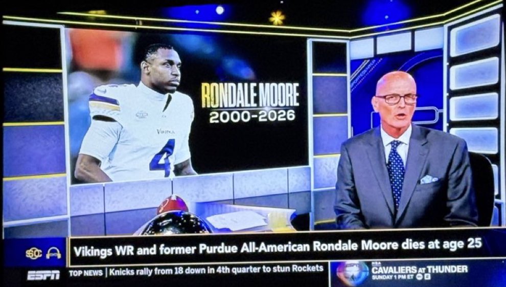 NFL_DovKleiman's tweet photo. Pathetic: Scott Van Pelt did a dedicated segment for Rondale Moore detailing his passing on ESPN and used a picture of the wrong player…

ESPN used a picture of Myles Price instead of Moore.

Absolutely ridiculous 🤦‍♂️ https://t.co/LYJaoCCnIV