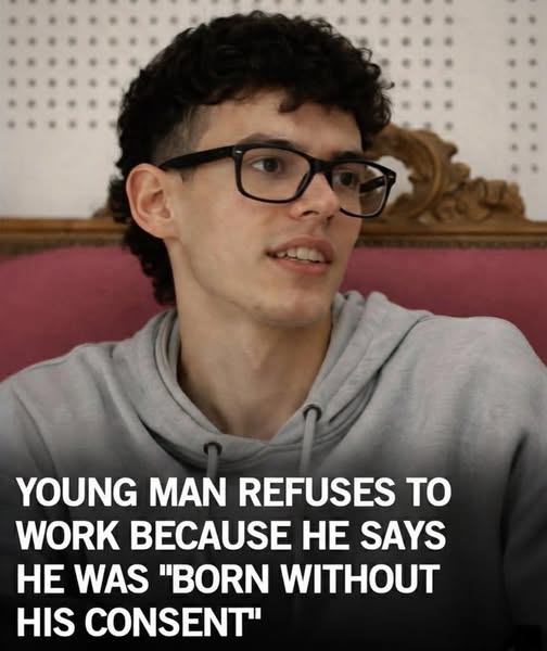 Tässä on hyvä osoitus siitä, että oikeistolaisten pitäisi tietää mistä puhuvat ennen kuin sanovat näitä woke-hörhöjä "marxilaisiksi". Marxilaisuus on oppi, jonka mukaan yhteiskuntaluokka määrittää yksilön tietoisuuden. Wokeltajat puolestaan näkevät tietoisen minuuden jonakin