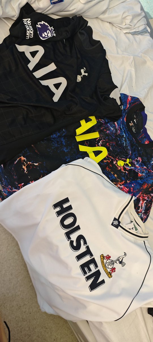 Will be watching today from hospital. Guy next to me is a gooner, guy opposite a spammer 🤣🤣. #COYS