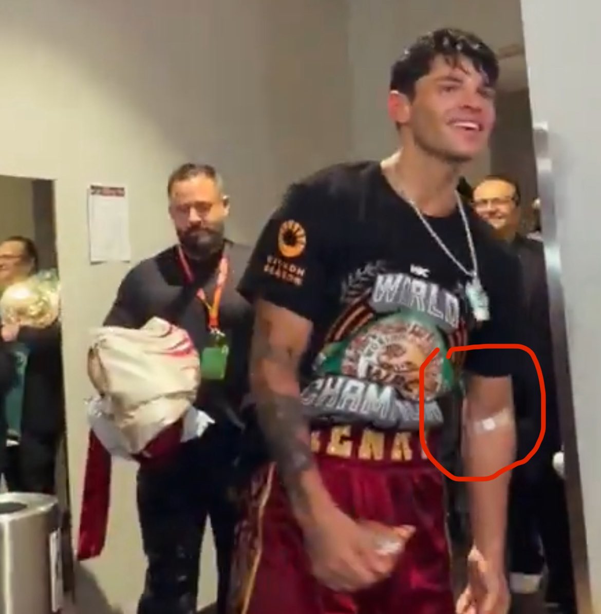 AccordingToBoxing tweet media