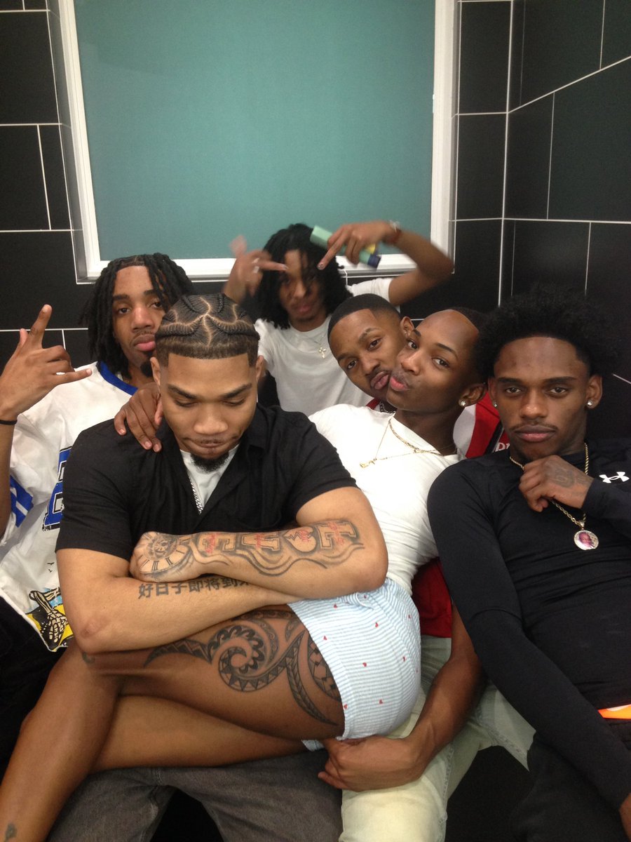 Ebony Twink tweet media