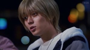 karisumaofftime's tweet photo. えっと、、一度整理して考えたいんだけど、結局冬橋っていい人なの？悪い人なの？
ついこないだまで海江田とか津田とか警棒で容赦なくボコってましたよね？？

#日曜劇場リブート　　
#永瀬廉　#冬橋航 https://t.co/QG84eEJTdw