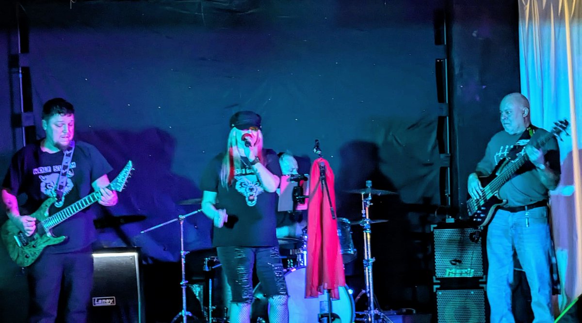 NiaJohn_Singer's tweet photo. Excellent gig at The Gelli Hibs! Friendly crowd. Big thanks to the staff and audience! 🐺🤘 @NiaJohn_Singer #niajohn #wolfstorm https://t.co/J4tf9EFTWG