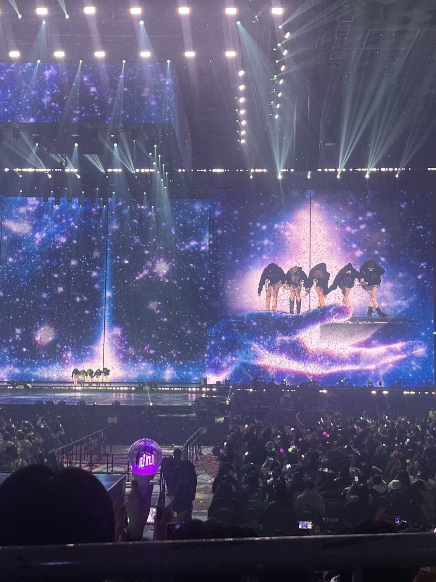 fawn_0923's tweet photo. 콘서트 후기
솔로곡 다 좋았고 특히 슈화랑 소연이는 충격이었음 단체무대는 화 개인적으로 좋았고 신곡 민니파트 걍 레전드임 아딱질 떼창도 재밌었고 마이백-퀸카-톰보이-슈퍼레이디때 기절할뻔함 ㅠㅠ 진짜 톰보이가 진짜 미친곡임 https://t.co/0aJbLKpgqo