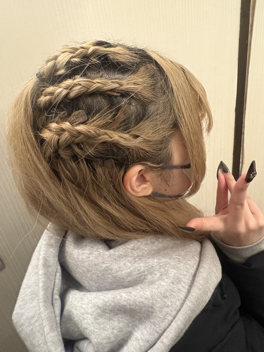 主催の限定衣装のときの髪型ちょーーーお気に入りとありん器用すぎる