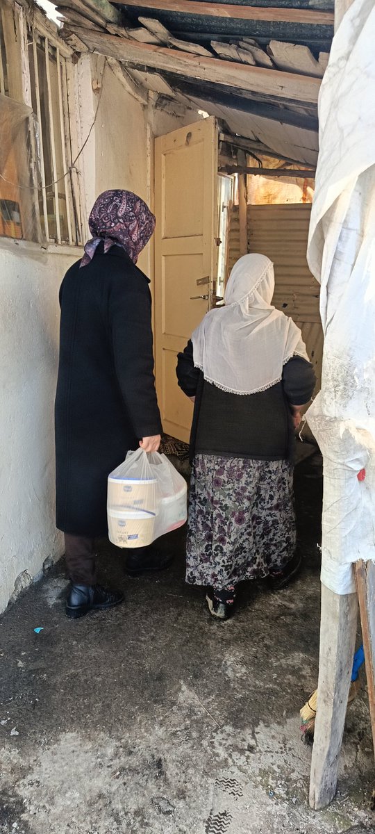 ZEYNEP_0404's tweet photo. 📍Patnos Belediye'mizin tenceresi paylaşmak için kaynamaya devam ediyor. Sayın Başkanımız  Abdulhalık TAŞKIN öncülüğünde yemek dağıtımı yapılıyor. Ramazan'ı Şeriflerimiz Mübarek olsun. @Abdulhalik_Tskn @Ruken_Kilerci @Cetintasdemirr4 @Akpartipatnos04 @Dtilhamiyildiz https://t.co/nvXHjDPwMI
