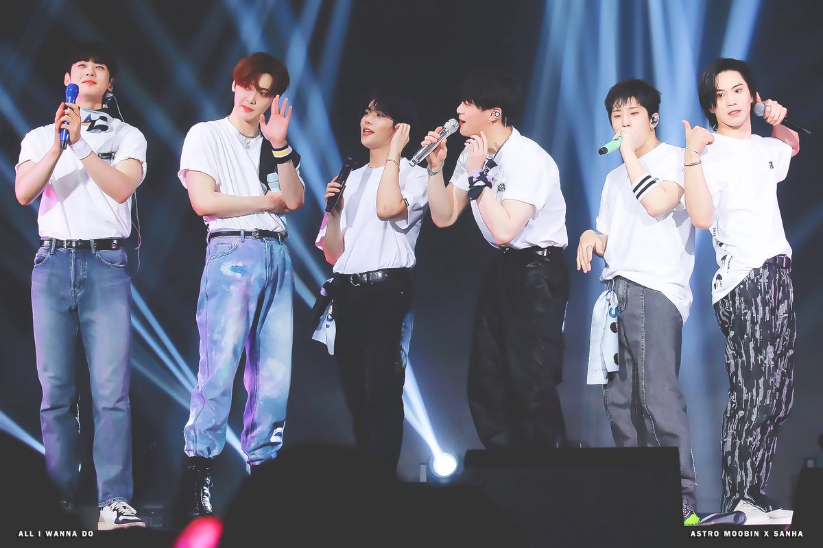 sanhathinker's tweet photo. HAPPY 10 YEARS ASTRO 💜 thank you for giving us 10 years of astro maknae sanha &amp; allowing him and all of us to know a love so strong and unconditional. 

“our little group has always been and always will until the end” 💫

#아스트로_10주년_영원히_함께하자
@offclASTRO https://t.co/0q9bvY9q6K