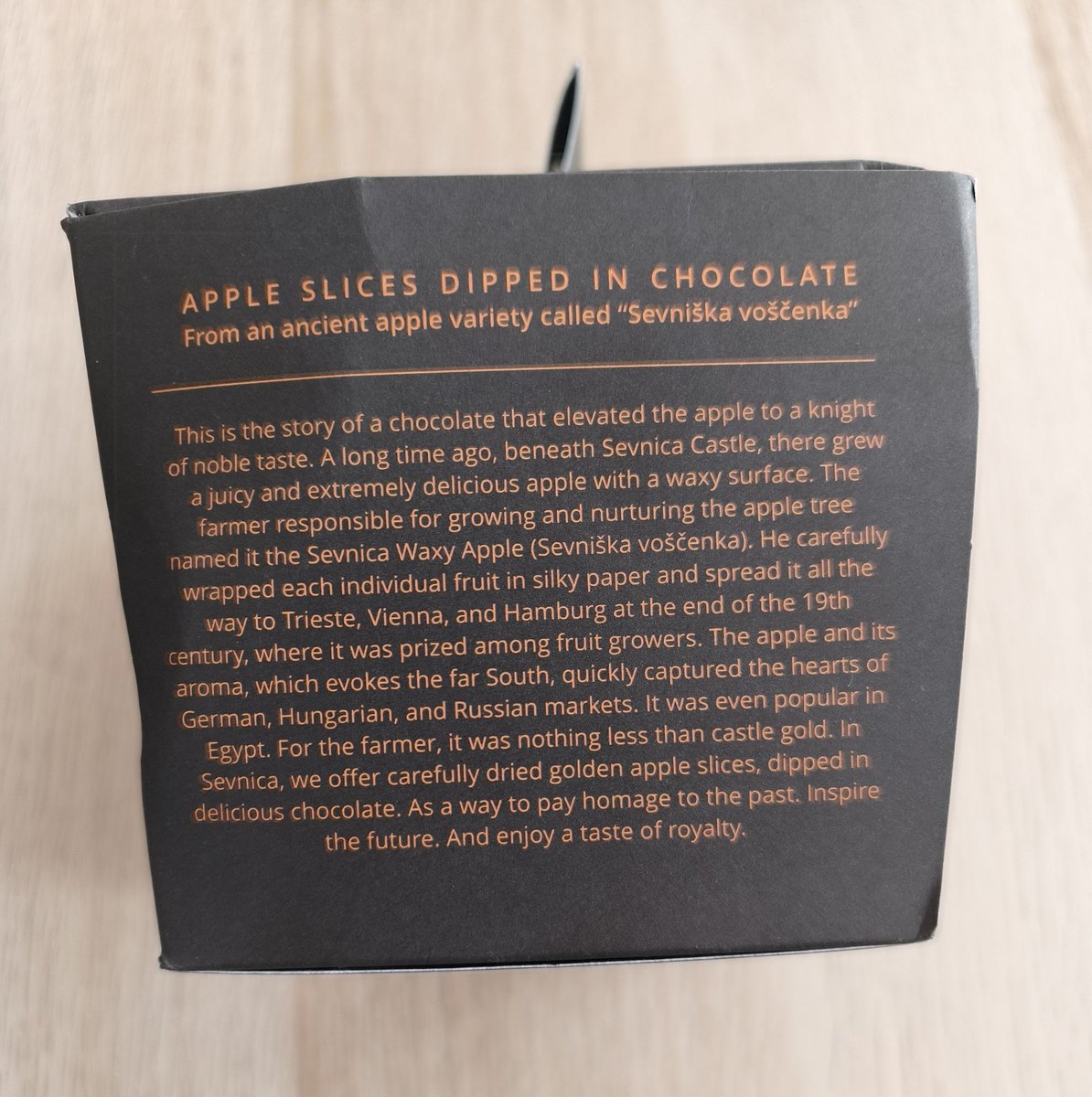 OnlyMelaniaTR's tweet image. Apple slices dipped in chocolate #Sevnica #Slovenia #FirstLady

I just opened and tried them and they're delicious 😋🤩