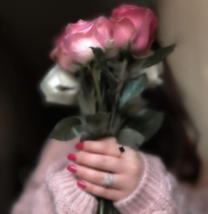 کسی کے سینچنے کا انتظار کیے بغیر
خود ہی مہکنا اور کھلنا سیکھیں
آپ خود ہی اپنی ذات کے لیے
مالی، پانی اور چشمہ بن جائیں!🩷🌸
#اردو_زبان