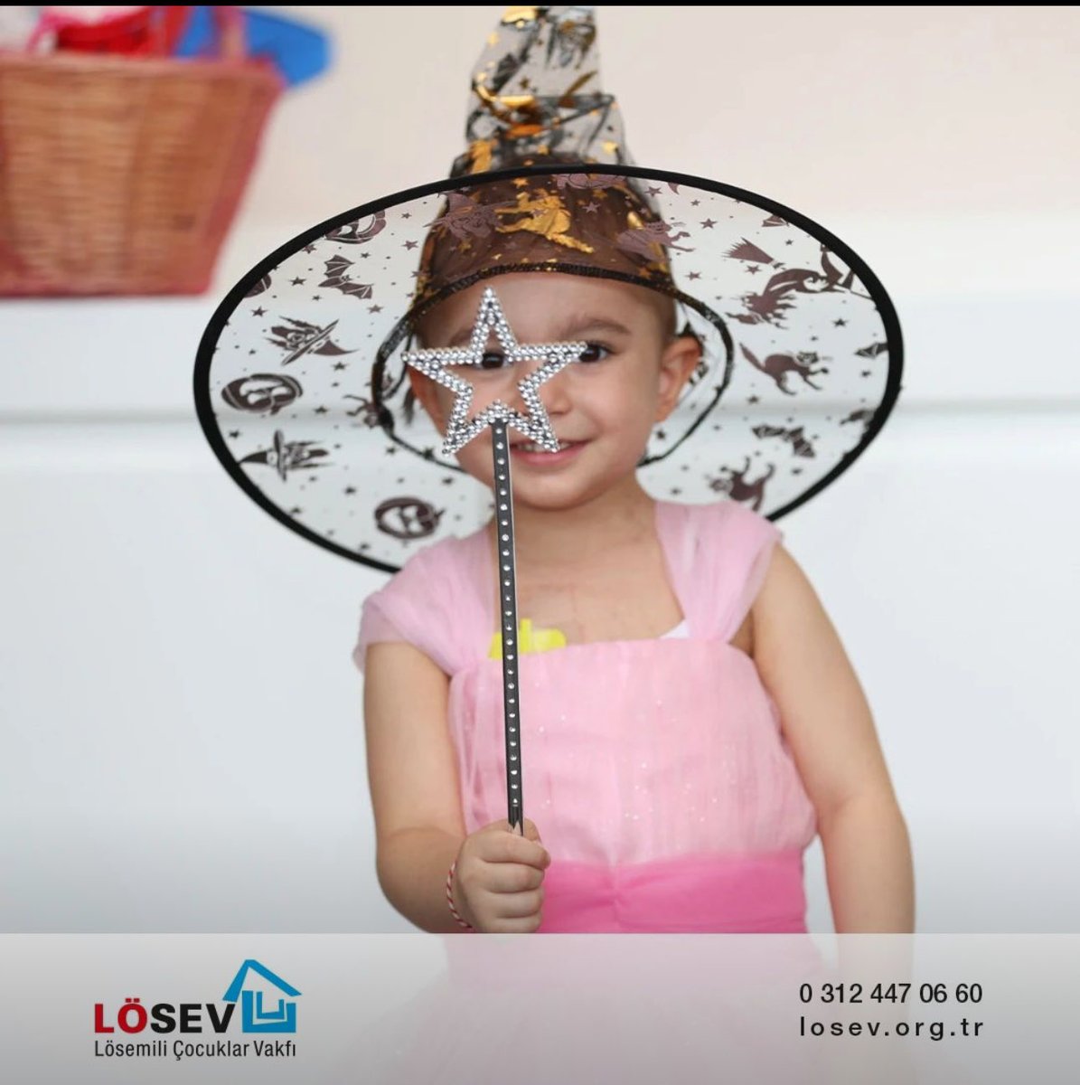 6 yaşındaki Lösemi tedavisi gören MerveNur diyor ki ;
Üstün amca ,
Sihirli değneğim ile herkese dokunsam , 
Tedavi gören bütün çocuklar iyileşse ,
hastanemize TAM RUHSAT ,
LÖSEVKENT
Üniversitemize son İMZA verilse , 
Herkes bağışını LÖSEV’e yani bizlere yapsa ne güzel olmaz mı ?