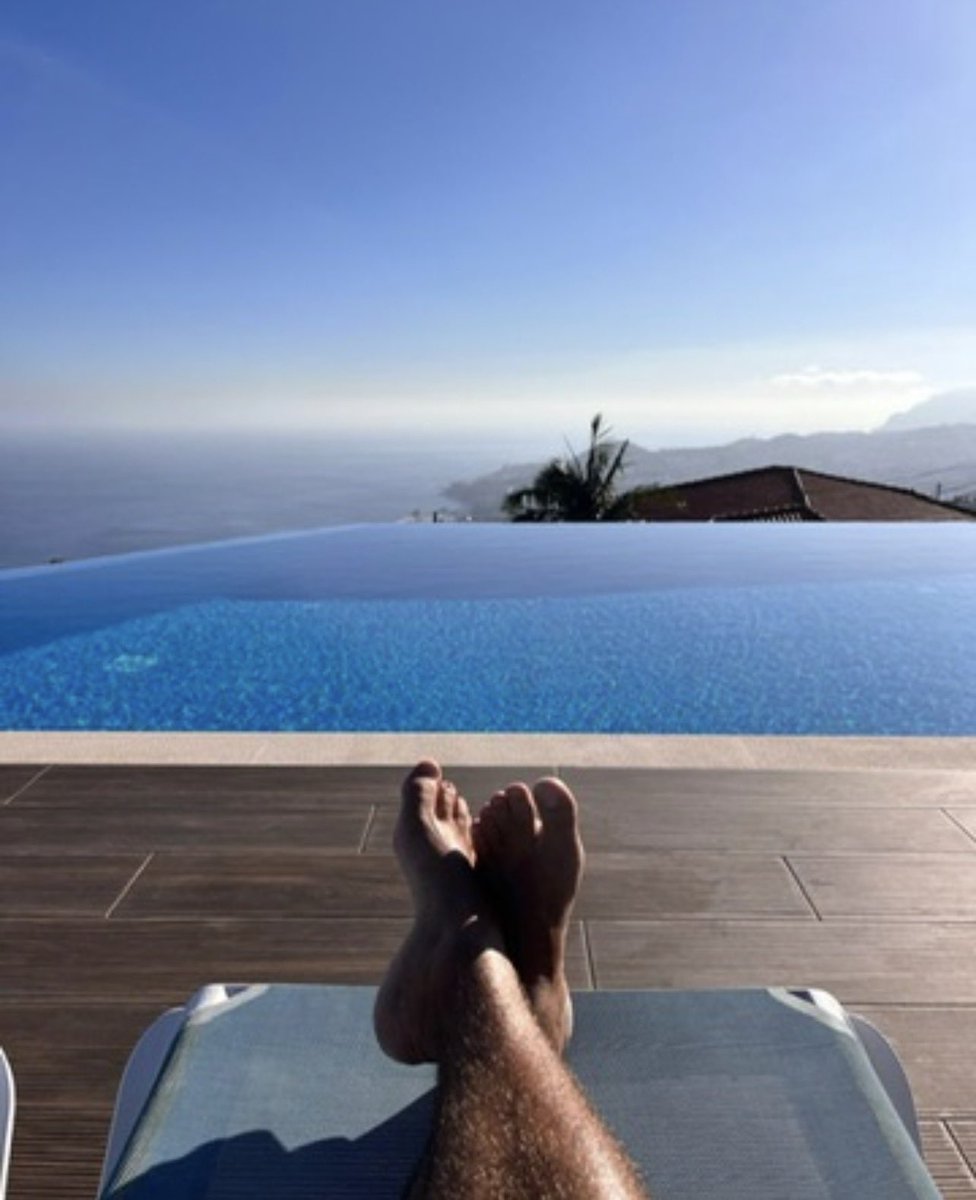 Kevinosjcp1's tweet image. ISLAND LIFE 😎☀️🌊🌴💫✨💙🩵🙏🏻#SundayVibes #BlueDays #OceanViews