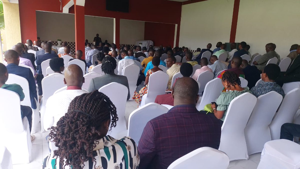 JClaudeNshimir's tweet photo. #Burundi. Le 22/2/2026, l’Administrateur de la commune #Bugendana, Ciza Melchiade, accompagné du président du conseil communal, Olivier Bitegimana, ainsi que d’ô responsables de la commune, a tenu une réunion avec les natifs de cette commune résidant à #Bujumbura.
@GeneralNeva https://t.co/F5AK7Ksvlw