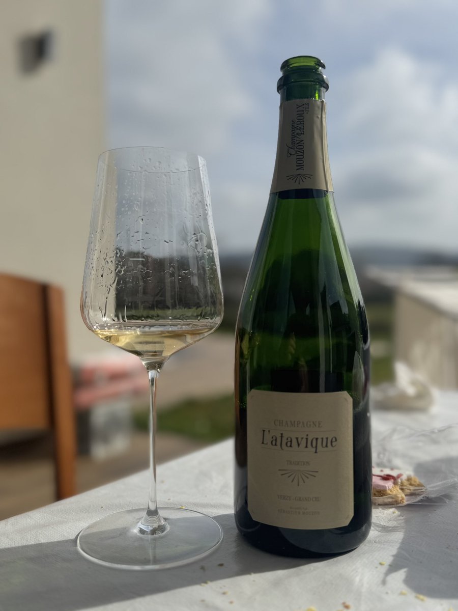 Dominguete…despertar a las 7,30…zanja, meter tubo, poner arquetas y tapar. Una para comer y otra para cocinar. Buenas tardes.