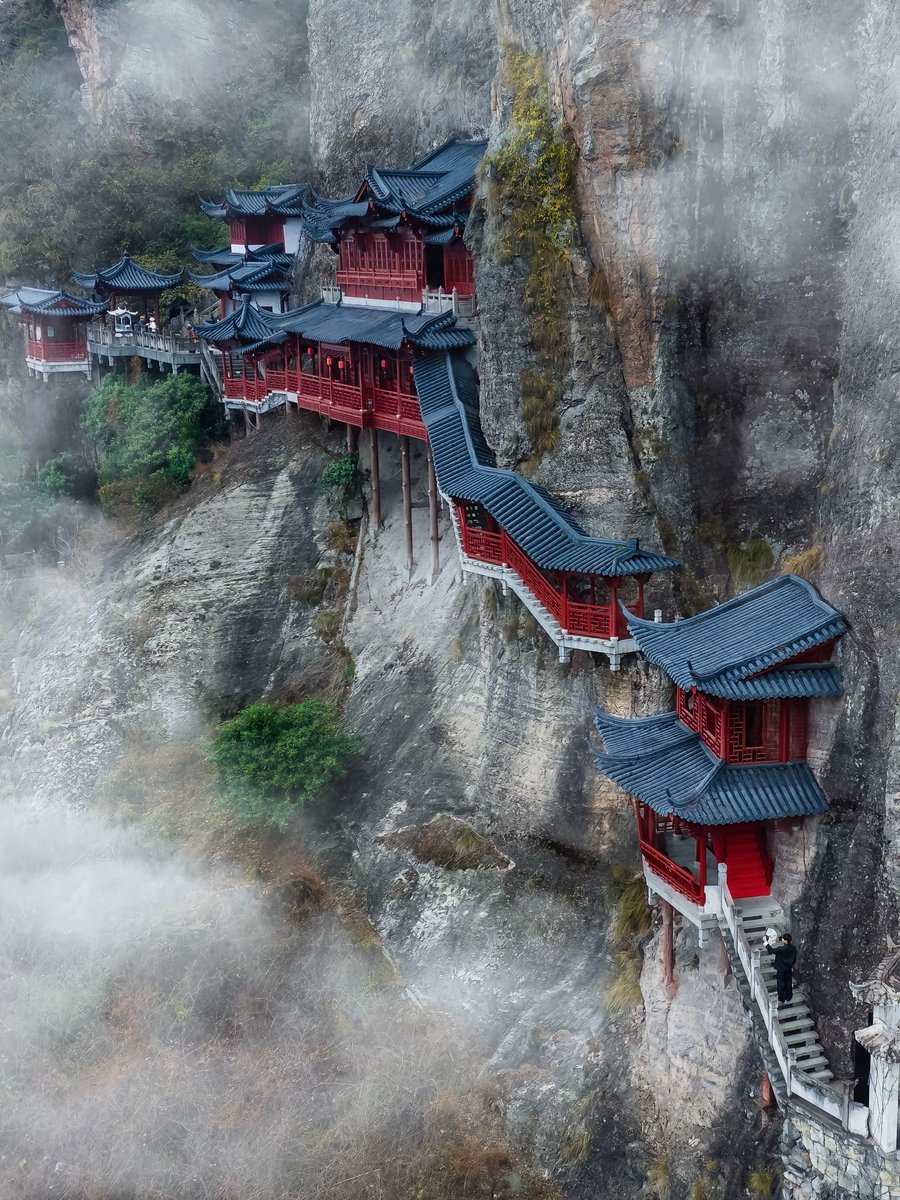 Hangzhou, a temple on a cliff.