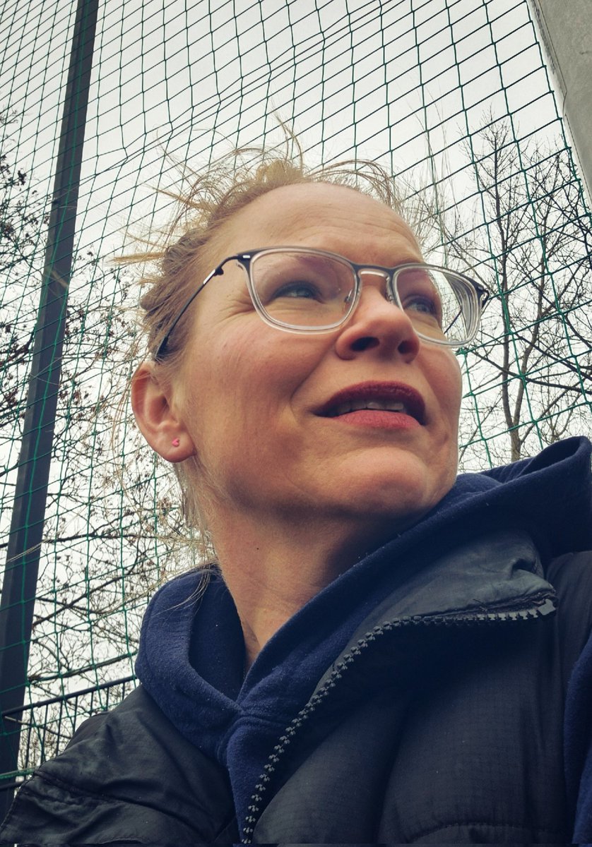 FroileinH's tweet photo. Habe Falten gesammelt. Treibe mich aber immer noch auf Fußballplätzen herum. Ist Tulpi mittlerweile back?
Gehabt Euch wohl Gemeinde ♡ https://t.co/Fx0tSAhQSi