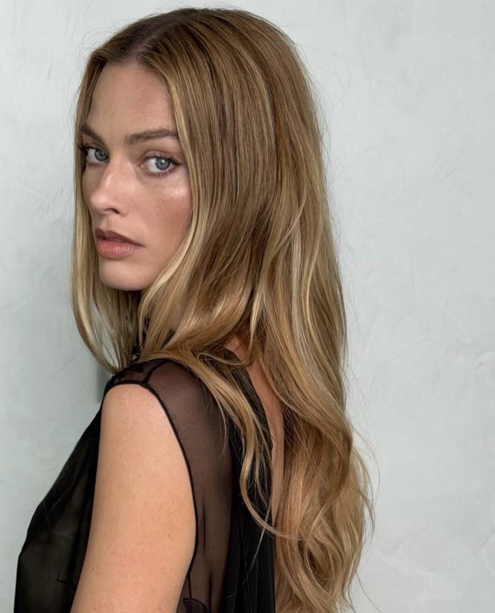 best of margot robbie tweet media