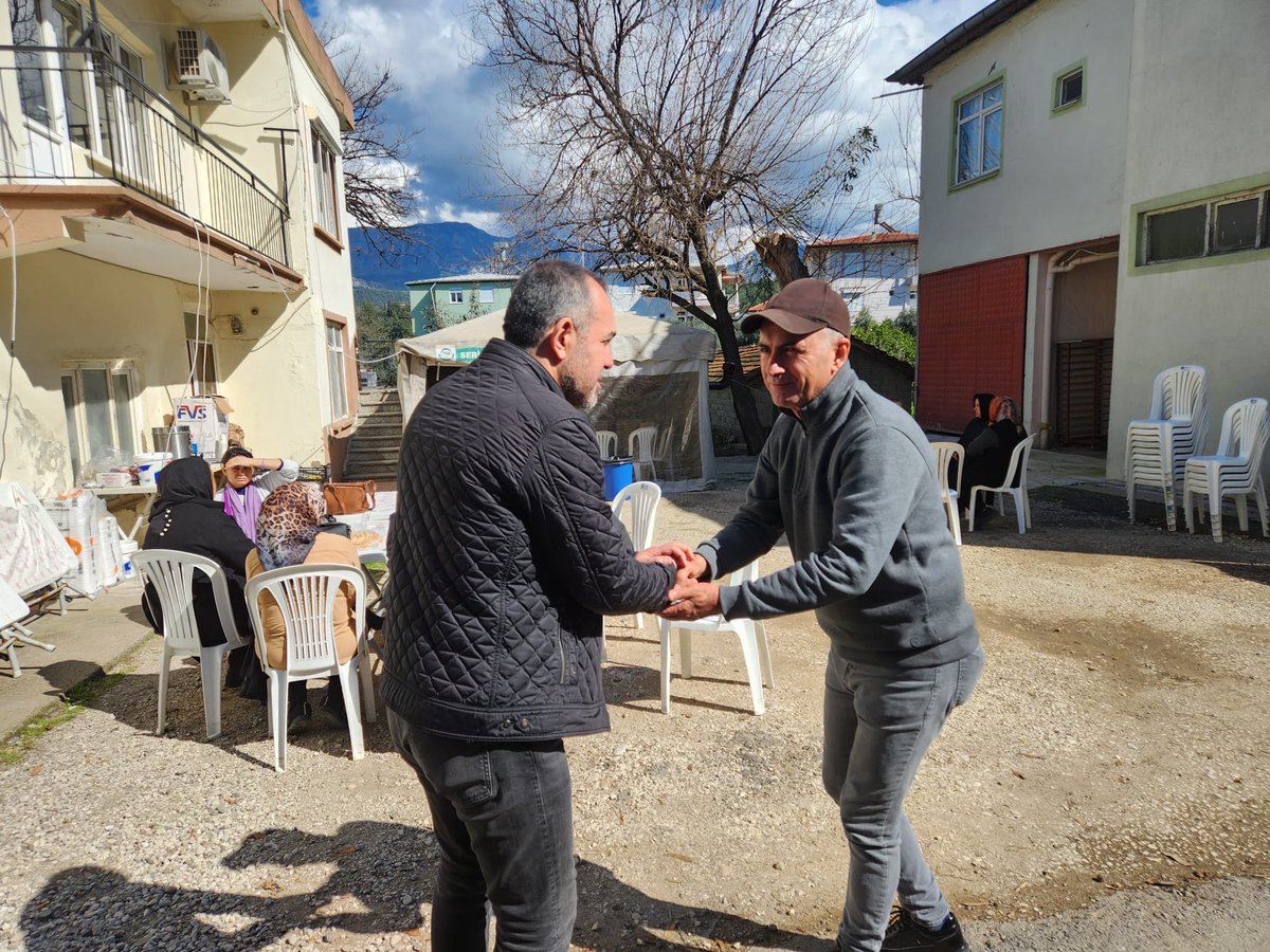 avyunusgunal's tweet photo. 📍Gebiz
Büyükgebiz ailesine vefat eden anneleri Hasibe teyzemiz için taziye ziyaretinde bulunduk. Merhumeye Allah’tan rahmet diliyoruz. https://t.co/dGSp4isPGh