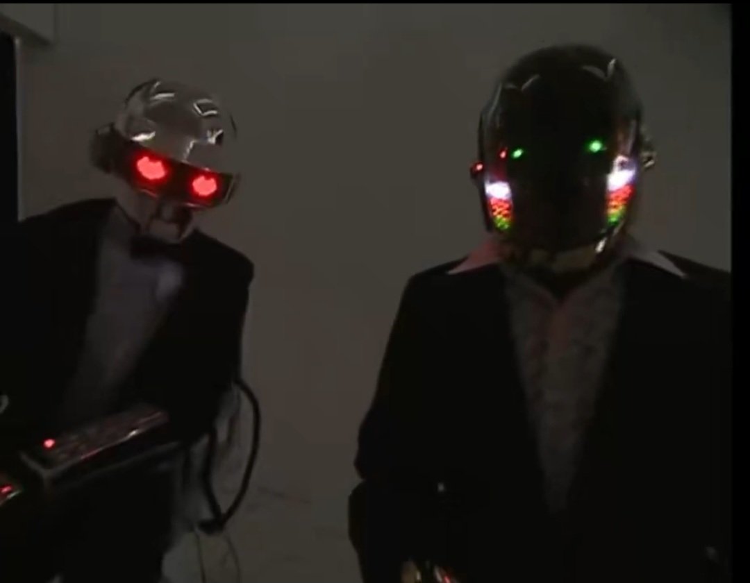 DaftpunkDaily's tweet photo. what are they doing 😭😭 https://t.co/VMSe5S4D4P