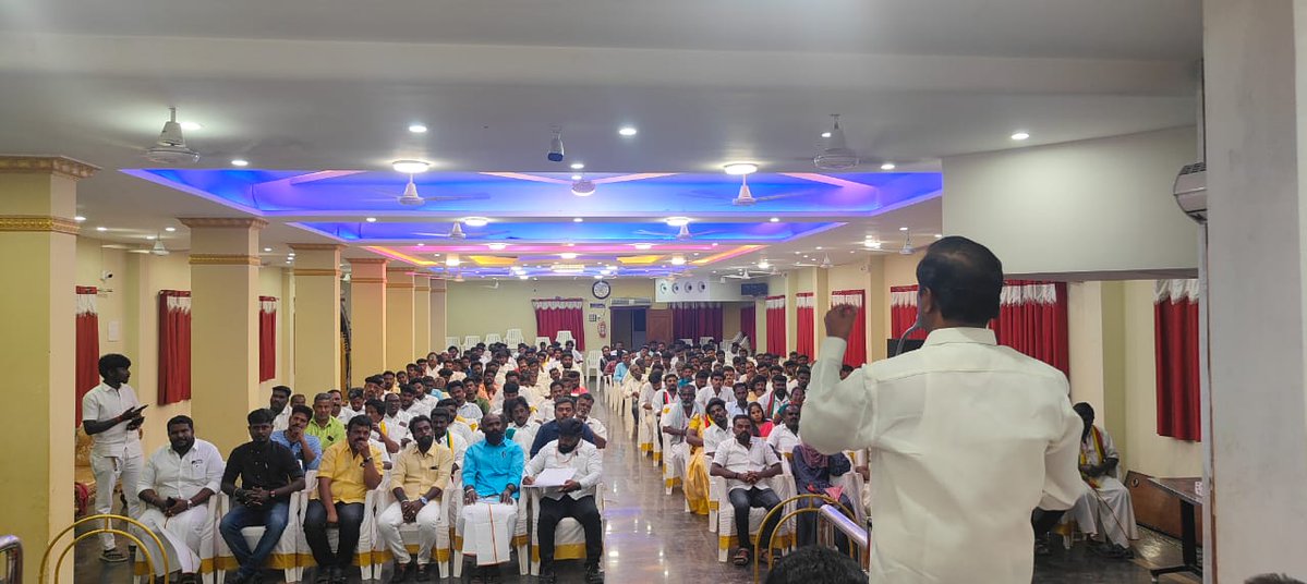 தமிழக வாழ்வுரிமைக் கட்சியின்  மதுரை,தேனி,திண்டுக்கல், சிவகங்கை,விருதுநகர், ஆகிய மாவட்டங்களைச் சேர்ந்த ஒன்றியம்,நகரம்,பேரூர் மற்றும் பகுதி ஆகியவற்றுக்கான தலைவர் செயலாளர்களுக்கான கலந்தாய்வுக் கூட்டம் இன்று மதுரையில் நடைபெற்றது இக்கூட்டத்தில் கட்சியின் வளர்ச்சிப் பணிகள் மற்றும்