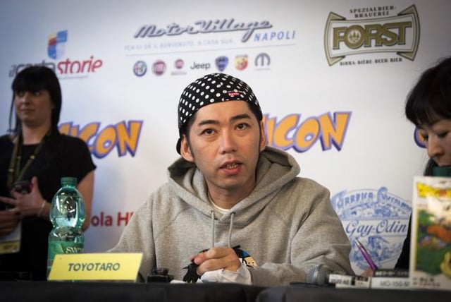 Lembrando aqui que essa ilustração saiu no auge das críticas negativas ao mangá.

Oque deu a impressão de que o Toyotaro achava que estava destruindo a obra, CINEMA!