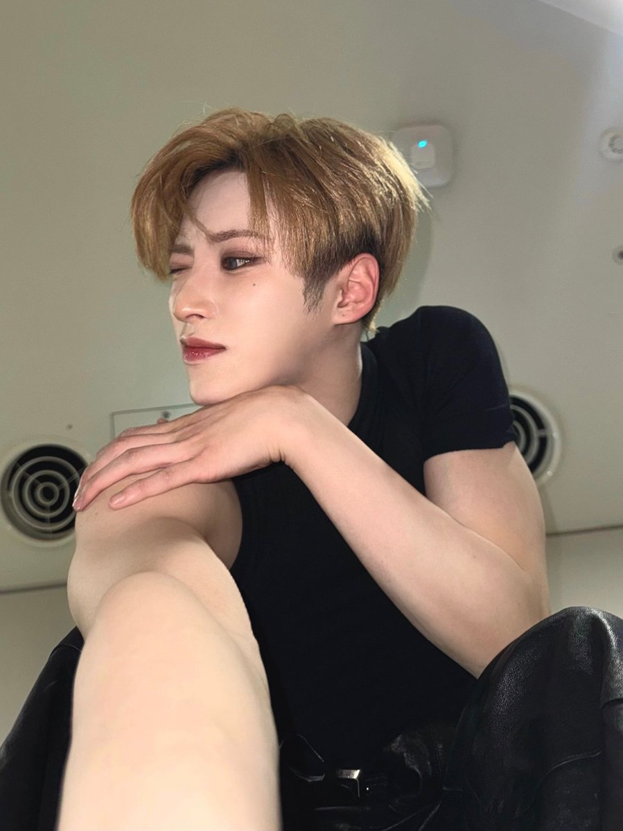 지비 tweet media